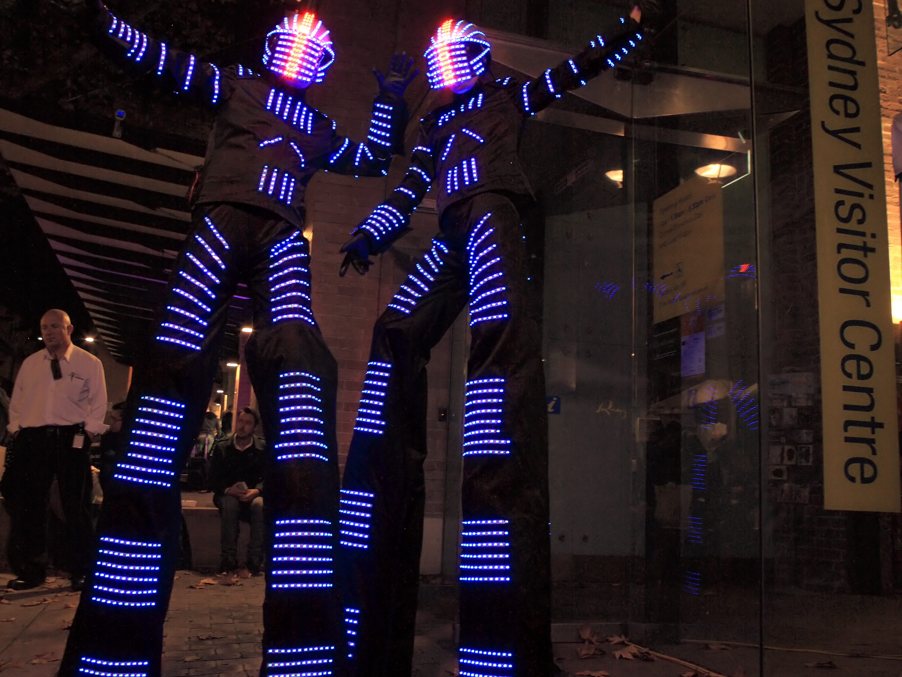 Hire Stilt walkers 